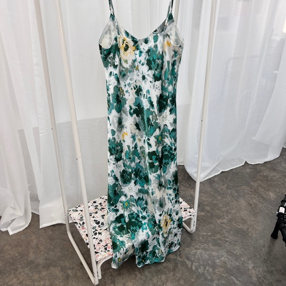 Floral Green and White Dress - Picture 5 of 8